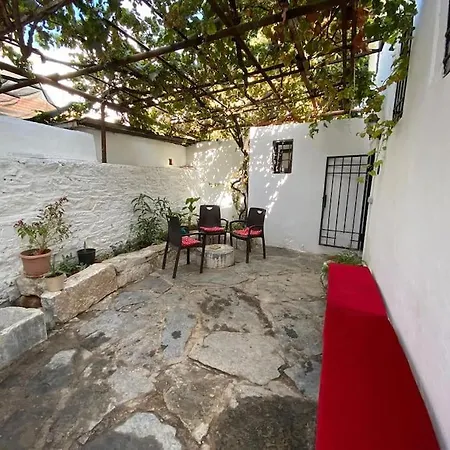 Traditional By Metis * Αλικαρνασσός